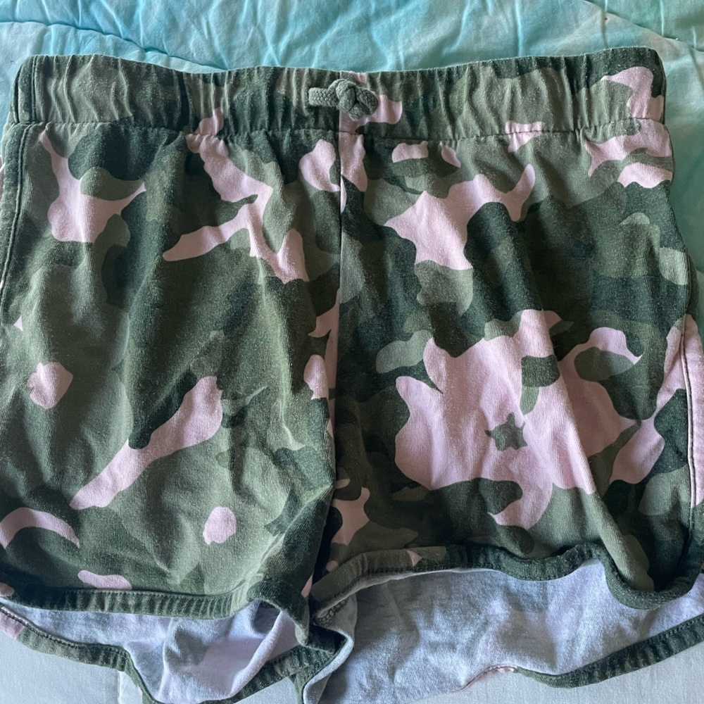 Camo girls size 16/XXL shorts